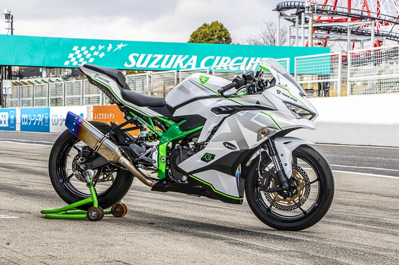SALE／60%OFF】 ZX-25R マフラーステー トリックスター - カウル 