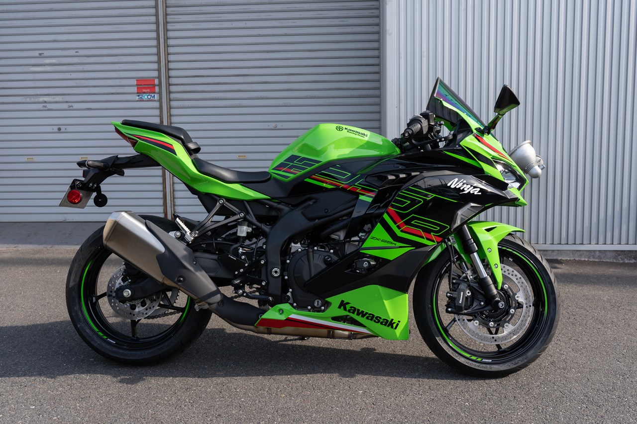 ZX25R 2023年モデル　マフラー