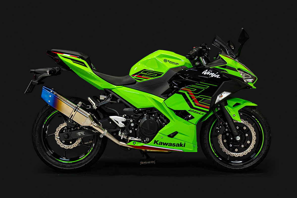 【決算デジタルアウトレット2026】Ninja250(23-24)/Z250(23-)政府認証スリップオンマフラーIKAZUCHI 焼チタン
