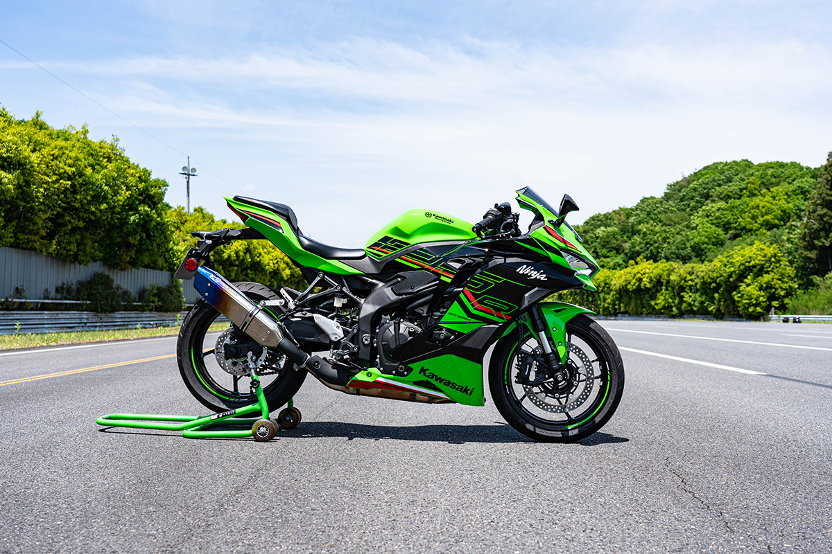 トリックスター / Ninja ZX-25R