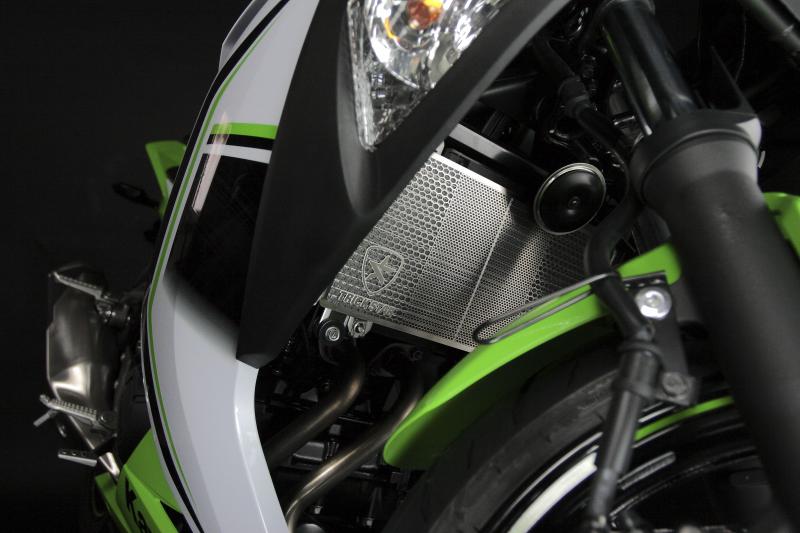 トリックスター Kawasaki Ninja250/300/Z250/VERSYS-X250 ラジエターコアガード