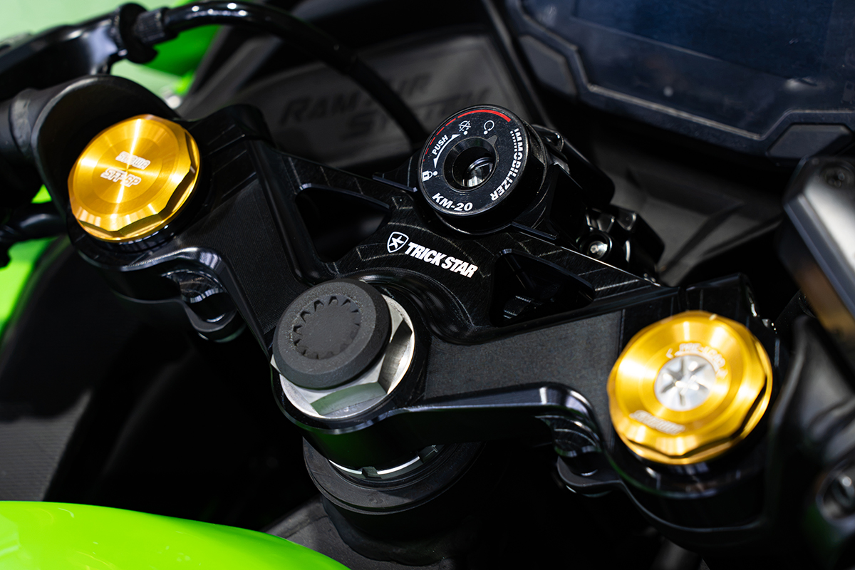 Ninja ZX-25RR ZX-4R トップブリッジ