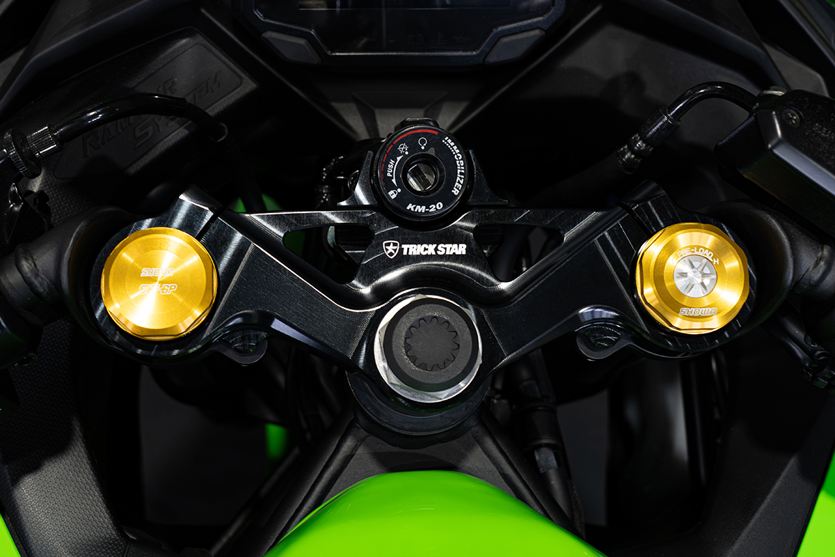 Ninja ZX-25RR ZX-4R トップブリッジ