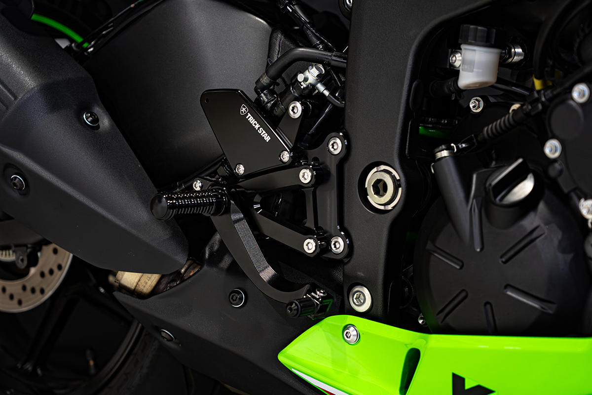 トリックスター / Ninja ZX-6R(24-) バックステップ